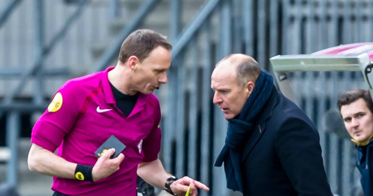 FIFA doet proef met gele kaart voor trainer | Nederlands ...