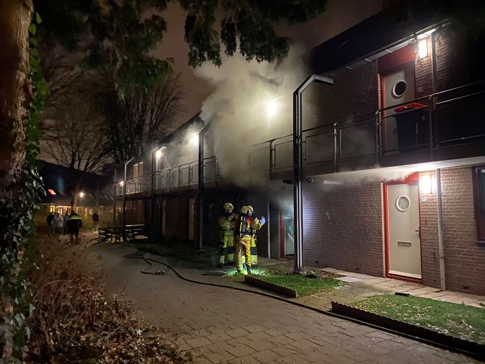 Uitslaande woningbrand aan Levensboomdpad in Deventer