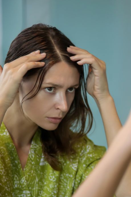 Exit le shampoing sec, cette astuce est encore plus efficace pour lutter contre les cheveux gras