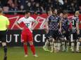 Briesende Frans van Seumeren zoekt kleedkamer FC Utrecht op na wanvertoning tegen Go Ahead Eagles