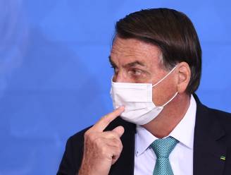 Braziliaanse president Bolsonaro verliest controle tijdens persconferentie en maakt journalisten uit voor vuil van de straat