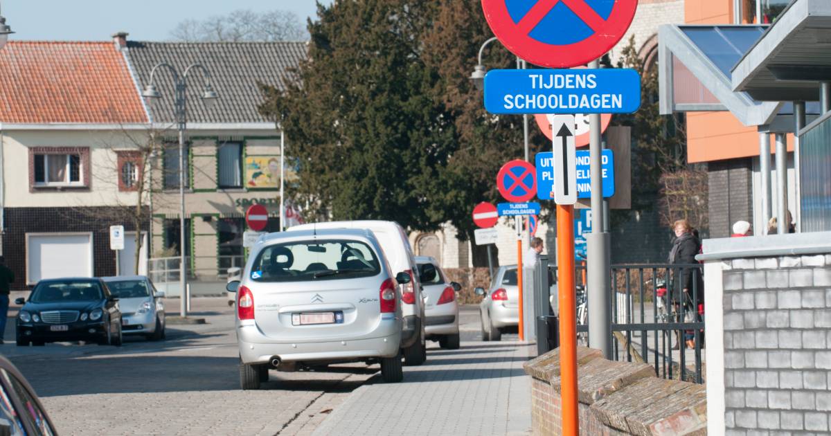 Na De Al Dan Niet Fout Geparkeerde Politieauto Waar Mag Je Niet Parkeren En Wat Is Het Verschil Met Stilstaan Binnenland Hln Be