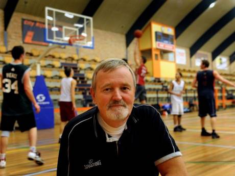 Basketbalcoach krabbelt op na herseninfarct: ‘Kregen aanvankelijk te horen dat we afscheid moesten nemen’