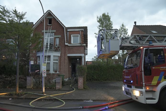 De brand woedde in een woning in de Rochuslei.