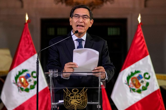 Peruviaanse president Martin Vizcarra kondigde op zondag 30 september tijdens een televisietoespraak de ontbinding van het parlement aan.