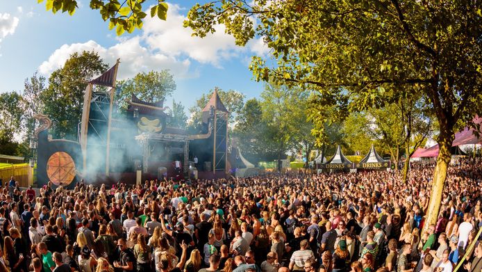 Sunglow neemt ook dit jaar weer bezit van Recreatieoord Binnenmaas met wederom Paul Elstak op het podium.