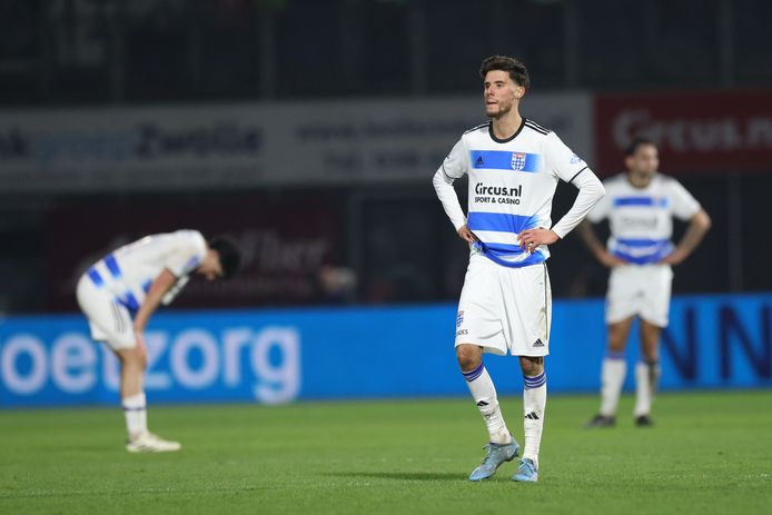 Teleurgestelde gezichten bij PEC Zwolle.