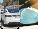 KIJK. Slapende vrouw betrapt in Tesla op snelweg: "Duurde twee minuten om haar wakker te krijgen”