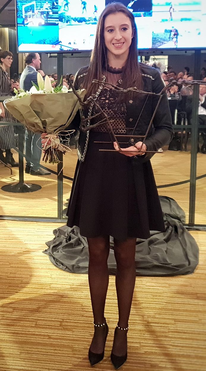 Weer prijs voor Nina De Krant hln.be