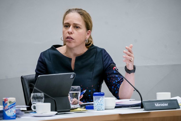 Minister Schouten tijdens het overleg  over de herziening van het pensioenstelsel.  Beeld Bart Maat / ANP