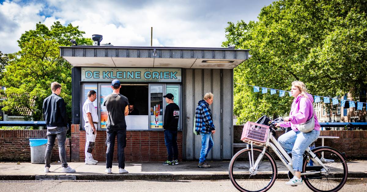 Boetes voor laden en lossen op fietspad voor De Kleine Griek blijven overeind Dordrecht AD.nl