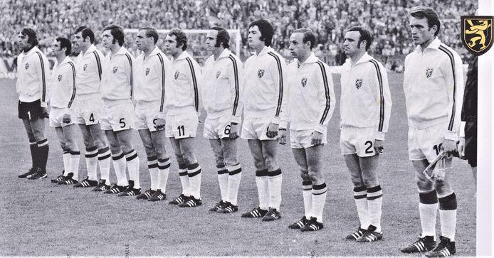 België op 14 juni 1972 tijdens het EK ( toen de Landenbeker van Europa) in de halve finale tegen West-Duitsland (1-2-nederlaag) in een volgepropt Bosuilstadion. Op de foto vlnr: Christian Piot, Leon Dolmans, Jean Thissen, Erwin Vandendaele, Raoul Lambert, Jan Verheyen, Jean Dockx, Maurice Martens, Leon Semmeling, Georges Heylens en Paul Van Himst.