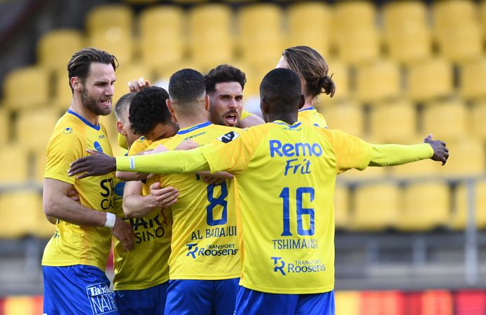 Waasland-Beveren viert het doelpunt van Bertone tegen Westerlo.