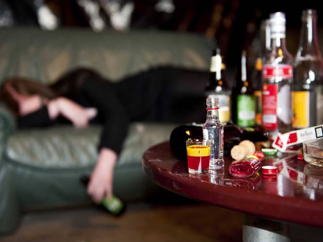 Nog nooit zoveel jongeren op spoed na alcoholmisbruik: “Trek leeftijdsgrens op”