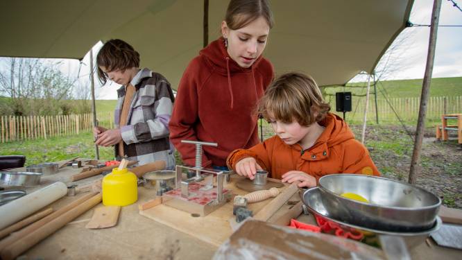 Bij Fabrikaat 2.0 zijn de kopjes van klei uit eigen bodem