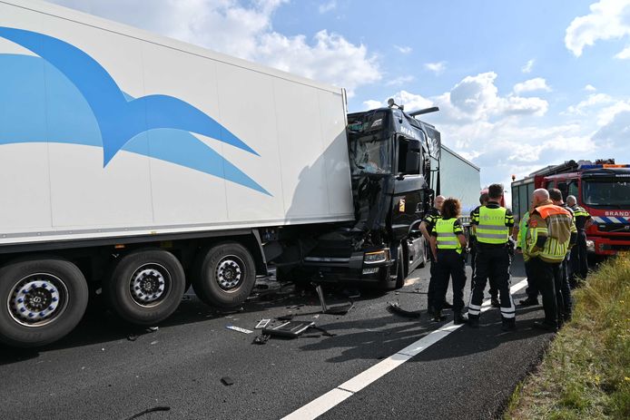 Ongeluk Met Meerdere Vrachtwagens Op A16 Bij Breda Anderhalf Uur Vertraging Op A4 Breda Pzc Nl