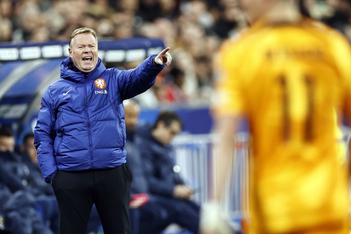 Ronald Koeman tijdens het duel met Frankrijk.