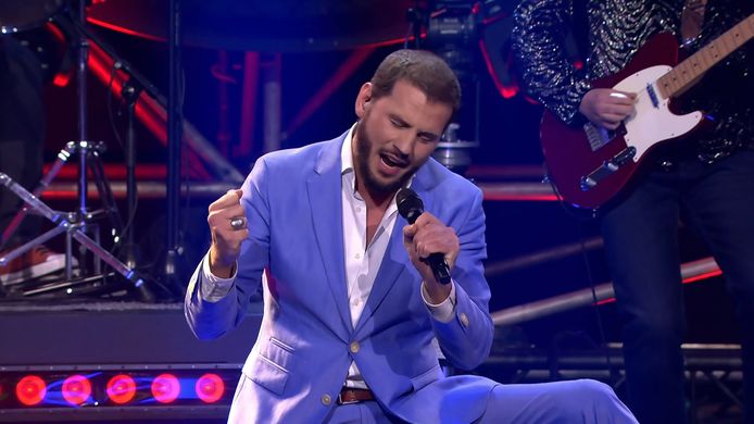 Buck Scholten degli Elvis Matters in The Tribute: Battle of the bands.