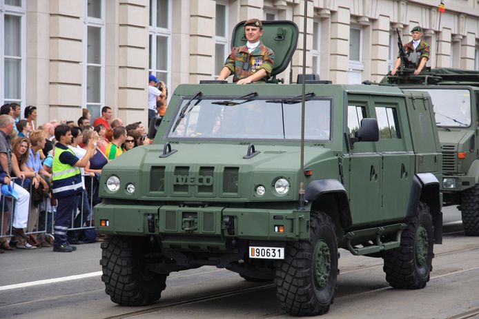 Een LMV (Light Multirole Vehicle) tijdens het militair defilé op 21 juli.