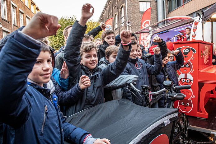 Het Qmusic ochtendtrio kwam live radio maken in het VTI te Roeselare.