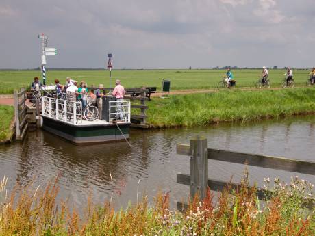 Het was dé attractie voor fietsers, nu is het trekpontje vervangen door een brug (die 1 keer per jaar opengaat)