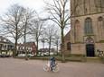De 26 parkeerplekken aan het Kerkplein en de Prinsenstraat in Dalfsen verdwijnen en maken plaats voor een "Klimaatwinkelstraat".