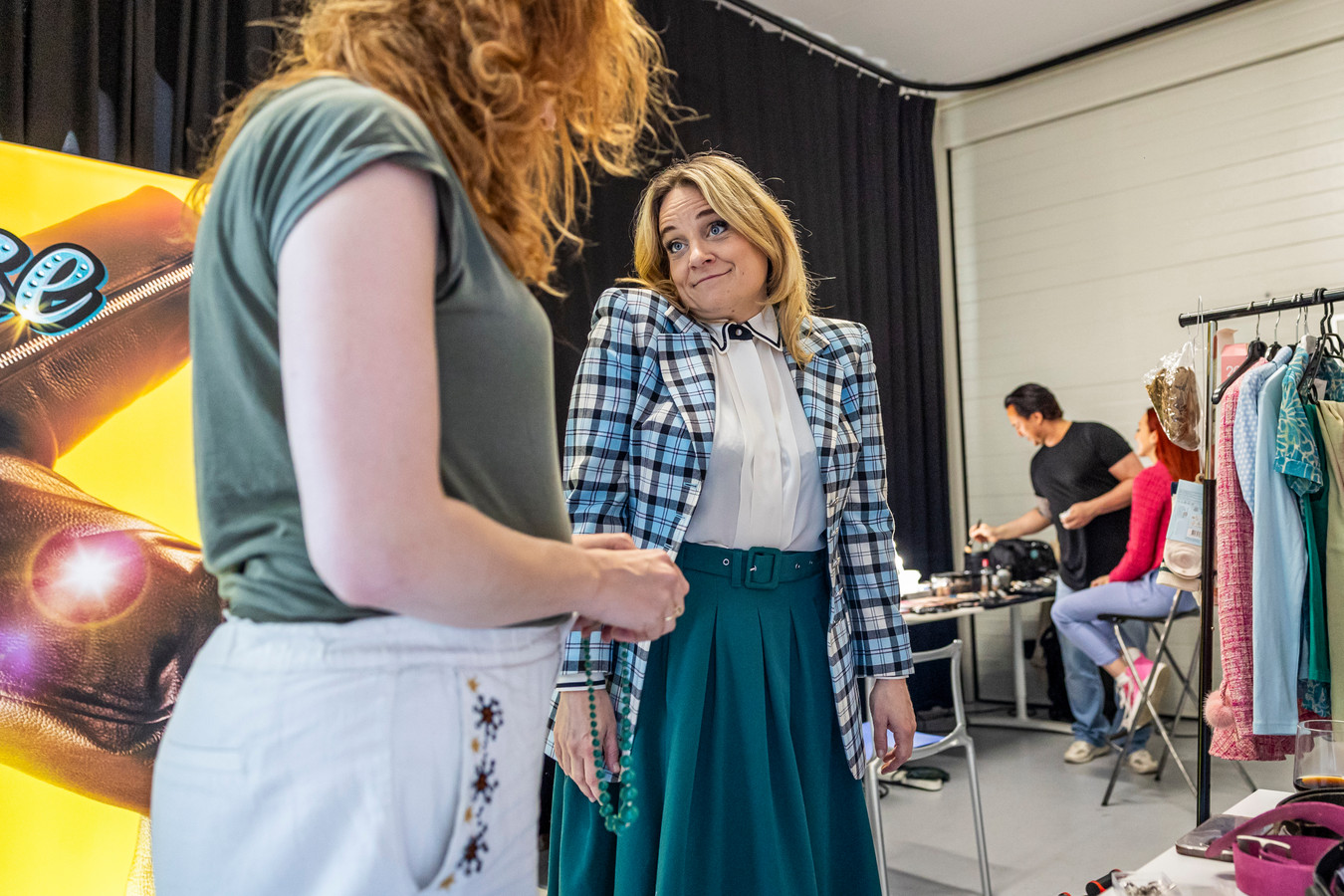 IN BEELD. Zo wordt Ruth Beeckmans getransformeerd in Miss Lynch voor de ...