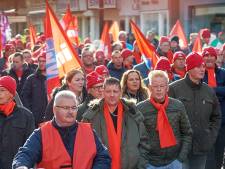 Oproep Osse stakers nagevolgd: ook Kamerleden aan de Unox-worst