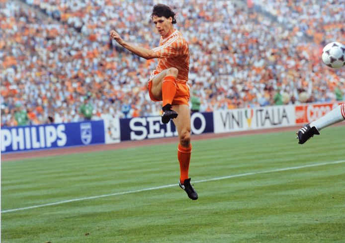 Marco van Basten maakte op onnavolgbare wijze de 2-0 voor Nederland. Oranje wordt Europees kampioen tegen de Sovjet Unie.
