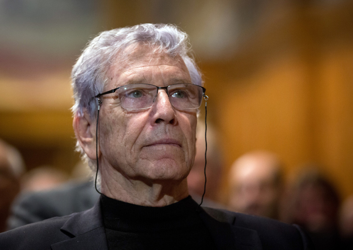 Amos Oz: 'Uit het kromme hout van de mensheid kan niet iets rechts worden getimmerd, zegt filosoof Immanuel Kant. Wie dat toch probeert, veroorzaakt rampen.' Beeld Christian Charisius