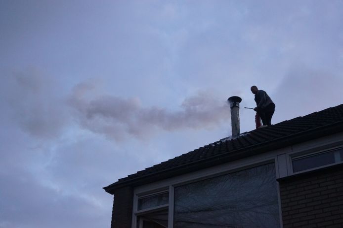 De bewoner klom zelf op het dak