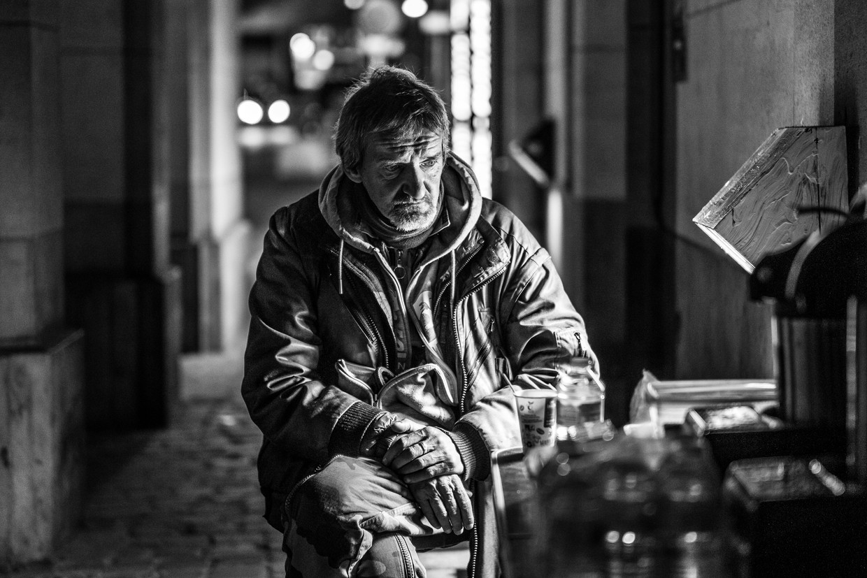 Maurice aan de Médibus van Dokters van de Wereld. Beeld OLIVIER PAPEGNIES
