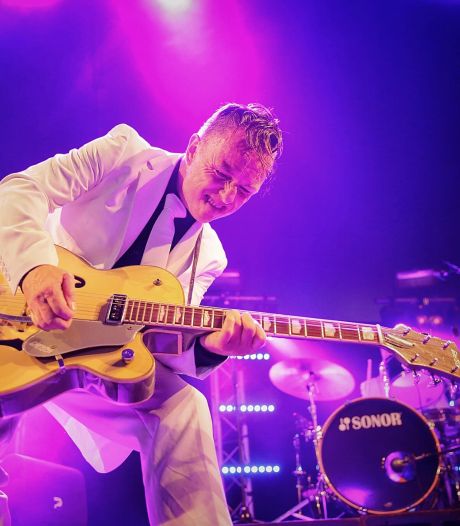 Bredase gitarist van Batmobile eregast bij concert bassist Stray Cats: ‘Ik voel me gevleid’