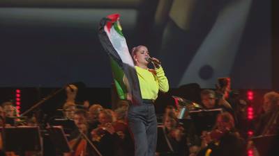 RECONSTRUCTIE. Plots stond Laura Tesoro met een Palestijnse vlag op het podium: hoe kon Vlaams openingsfeest voor EU-voorzitterschap zo uit de hand lopen?