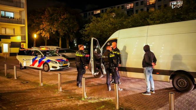 Nieuwsoverzicht | Politie rijdt ‘kidnapbus’ klem - Verstuurd vakantiekaartje duikt na 42 jaar weer op