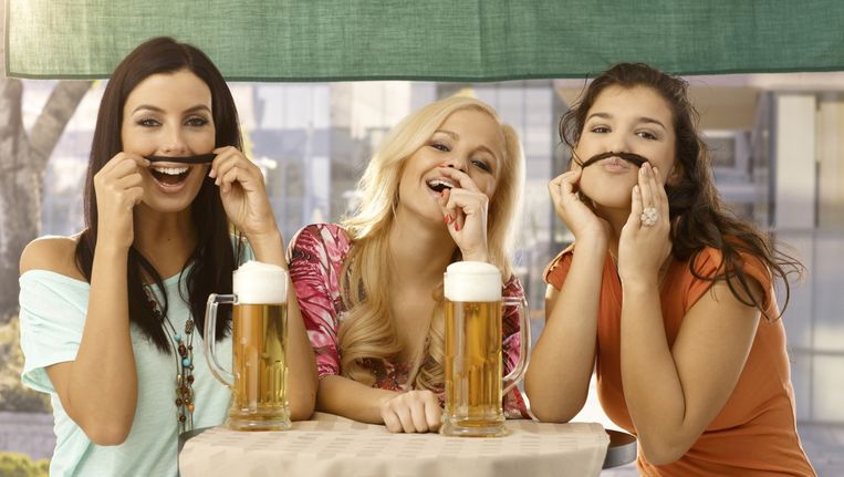 sticker Spanje huurder Waarom vrouwen (nog) geen bier drinken | Trouw