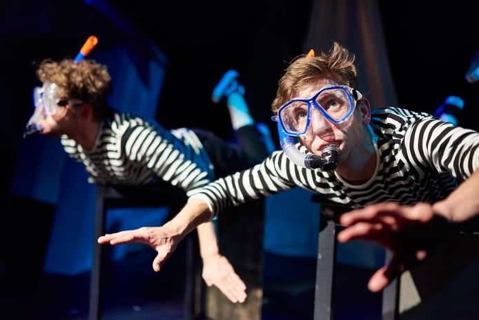 Zwolle aan Zee, Joosen en de Jager: dit cabaretduo én hun beide muzikanten leerden elkaar kennen bij theatergroep Max Mini in Etten-Leur.