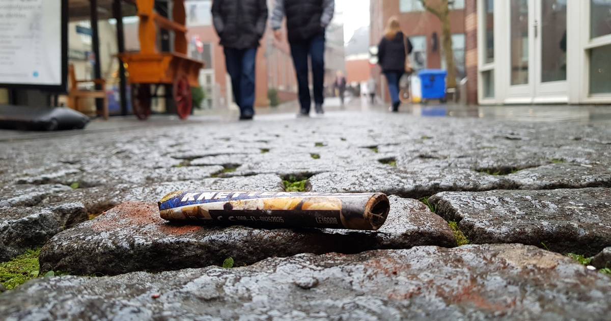 Vuurwerkafstekers Nederhemert kunnen achtergelaten fietsen ophalen bij politie - AD