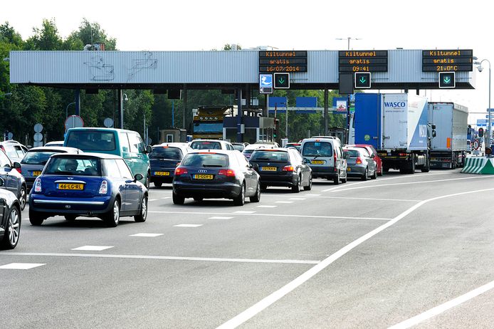 Maak de Kiltunnel tolvrij, daarvoor pleit een inwoner van Mookhoek bij de colleges van burgemeester en wethouders van Dordrecht en Hoeksche Waard.