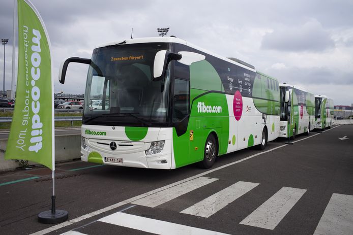 Een beeld van de shuttlebussen van flibco.com.