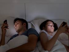 Smartphone ou tablette au lit: la très mauvaise idée