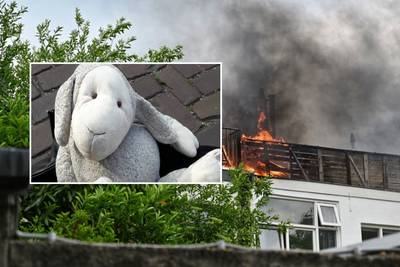 Brandweerman redt knuffel uit brandende woning: ‘Dat ze aan zulke details denken, raakt me’