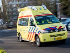 Ambulance komt tevergeefs met piepende banden richting Grou: 26-jarige man doet valse melding 