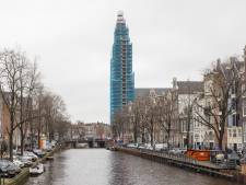 Man raakt gewond na val van steiger Westertoren Amsterdam