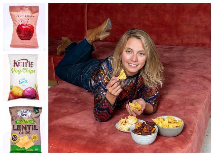 Sanne Mouha proeft en beoordeelt tien soorten groenten- en fruitchips.