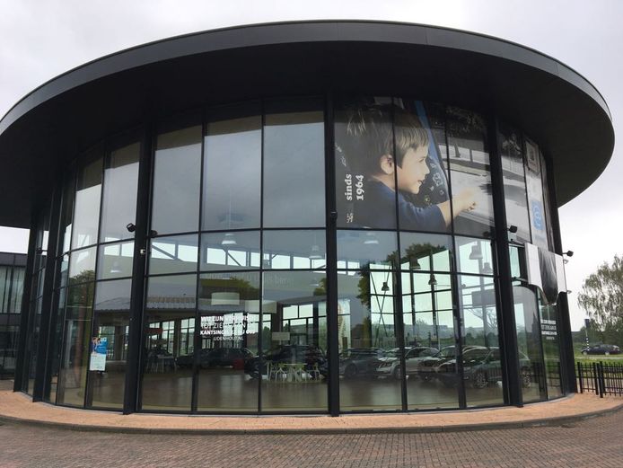 Acht wond Atletisch Markante Osse showroom te koop, auto's zijn al vertrokken | Oss | bd.nl