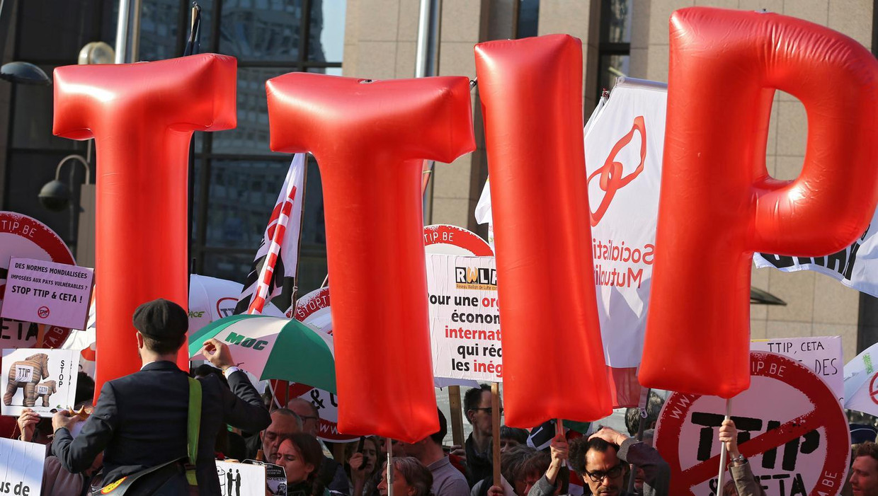 Protesten tegen het TTIP-verdrag in Brussel. Beeld epa