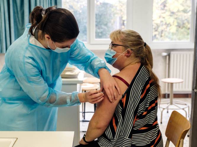 Marc Van Ranst ziet toch lichtpuntje in vierde golf: “Strenge regels zullen ook zware griepepidemie tegenhouden”