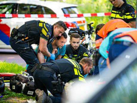 Twee zwaargewonden nadat scooter tegen tractor botst