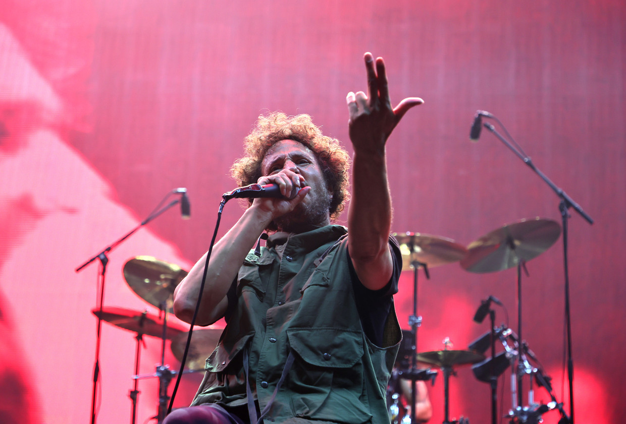 Zack de la Rocha van Rage Against The Machine tijdens een concert in Madison Square Garden Beeld Getty Images